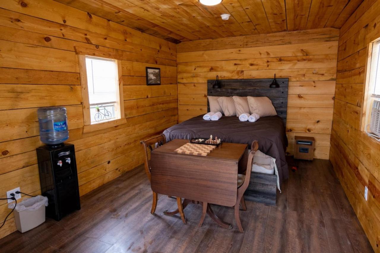 Canal Cabins Paw Paw Exterior photo